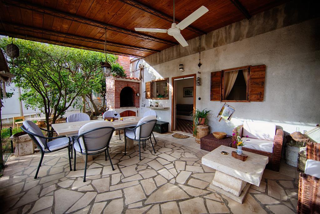Villa Kamenica Komiža Szoba fotó