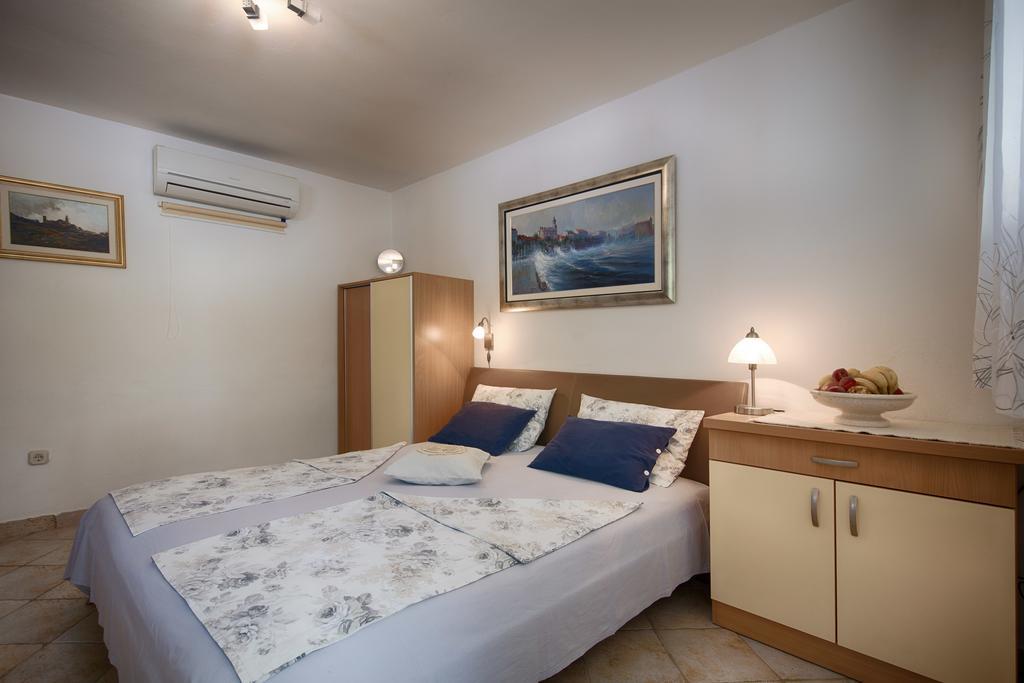 Villa Kamenica Komiža Kültér fotó